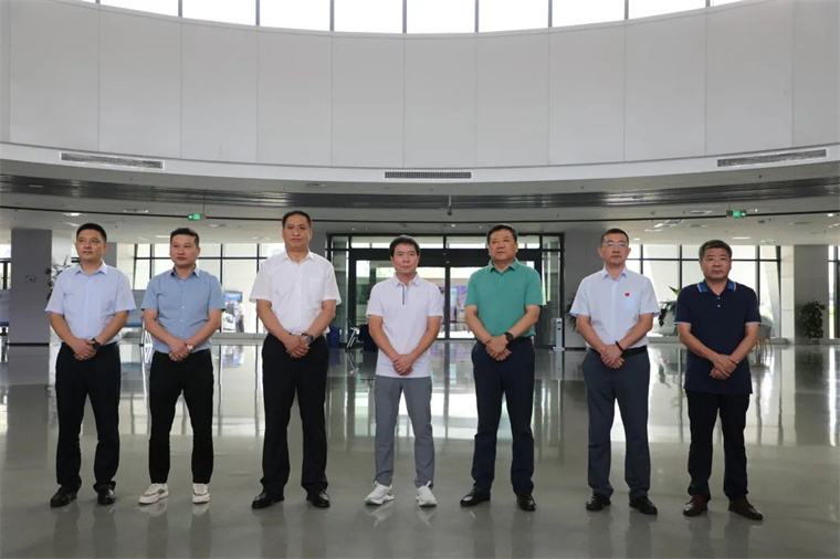 米兰·(milan)中国官方网站體育陪同舒華體育來(lái)濱考察體育產(chǎn)業(yè)發(fā)展情況