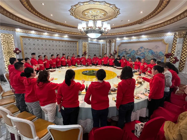 聚餐.jpg 聚餐.jpg